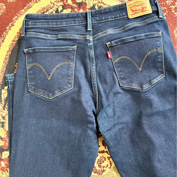 Levi's Women's mid rise size 12 Jeans - new or like new - Picture 1 of 7